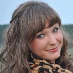 journalist, editor, marketing enthusiast, geek, book lover and an excellent baker