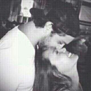 FatmahAlzhrani1's profile picture. _

  وصار يشبه الشمس ؟
 بَ وقت المغيب - يصير أجمل  
يصير ادفى يصير اقرب وفجأه يغيب ..*