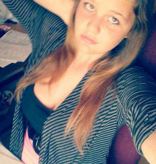 Follow for an follow back ♡ pffttt bitch please , I'm famous B-) old account @repogal210 & @xxLeeAnnexx