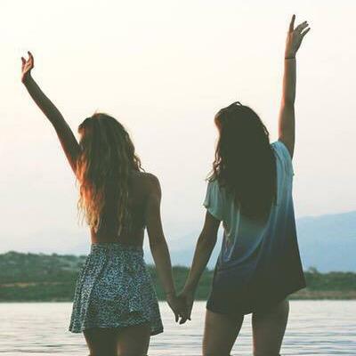 send me pictures with your internetfriends !