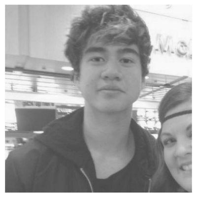 Calum's ass is sexiest than Zac Efrons face