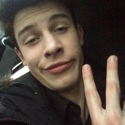 follow from @LiLKANGAROO follow that acc !!!!