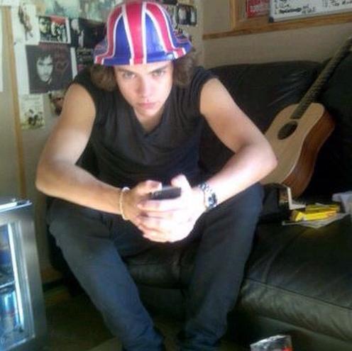 My name is Ryan and I am 21 years old . Many people think I'm Harry Styles , but I like him that's all.