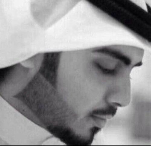 هني من يطيع الله تعالى ولا يعصاه هو اكبر غني لو مامعه قرش في جيباه ام اللي يلم المال ويموت مايزكاه جعله فدوه اللي يرخصه في مواجيبه .