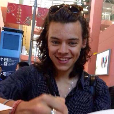 follow @happylilluke or i unfollow. she follows back (: