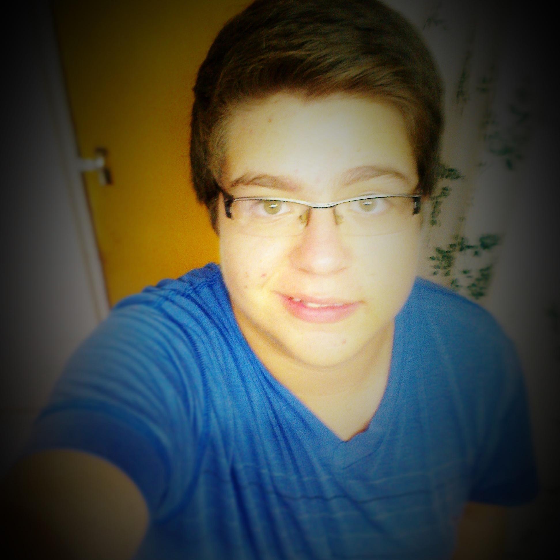 AlexFrankPro's profile picture. vivir mi vida ala la laa