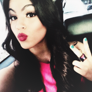 laris74126058's profile picture. 