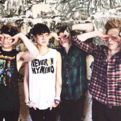 follow her @Themgc5sos and turn her notifications on for daily dms to 5/4 (5sos)