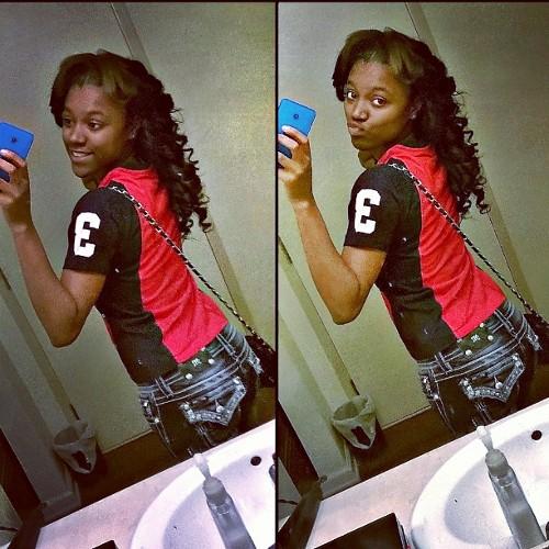 I do pretty things  , I stack gorgeous bills && get daily murder charges because MY beauty kills.