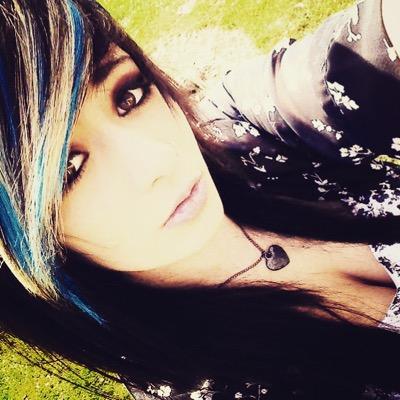 I'm Em, nice to meet you! {THG Rp} {18} {Single}