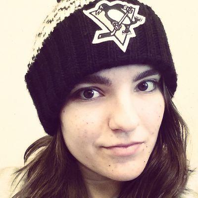 20, PA, Fashionista, Makeup Geek, Dancer, Sports enthusiast, Studying to be a Broadcaster/News reporter.