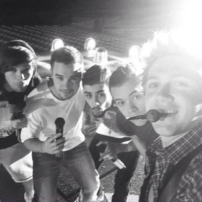Holaa!! Aquii? Alqunos Updates de lo q Hace 1D por ahi.// 0/5 Me siguen :c Directioner Forever!