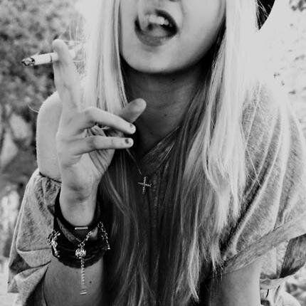 Soy re cornuda y re yeta. Si no me seguis, no existis