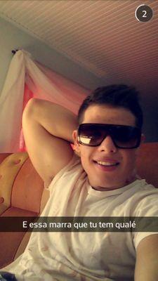 - não me rotule , e não me julgue , eu posso te surpreender.
Simplesmente , sei e faço valer a pena todos os dias da minha vida.