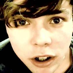 please follow @lukeslegs69 and rt https://t.co/FbUqJMhUrF #vote5sos #kca
