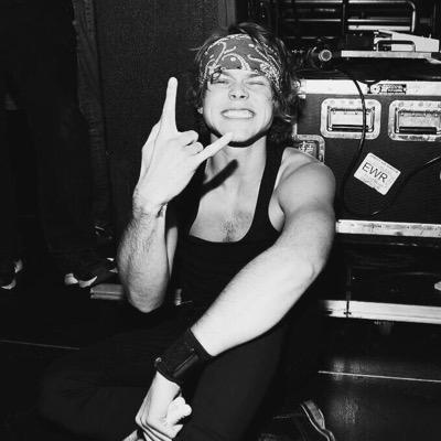 moodydayashton's profile picture. weird 5sos posts I find on tumblr