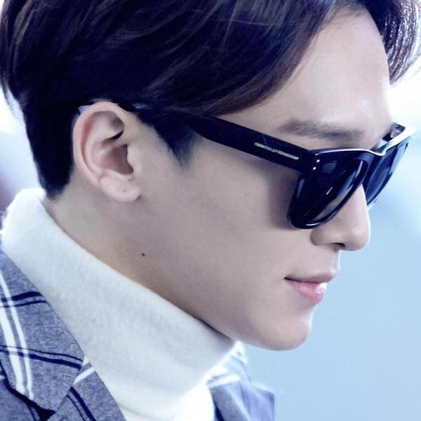Kim Jongdae  | แฝดผู้จัดการ @JongDae_FN |open 17/08/13 #สติไปไหนLine  #อะฮ้าแฟม #มาเฟียline #แอบรักline #ฮาเร็มหมอ #92line