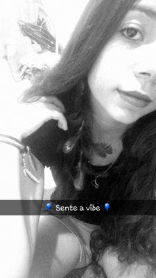 ~^' Ela éh daquelas que não tá nem ai pra sua opnião, segue sua vida, se orienta vacilão.. . ^'✌