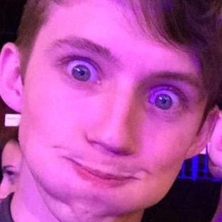 ✨ go follow @sivansdelrey because she just gave you a free follow ✨
