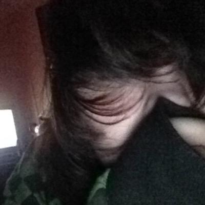 cleobvbfirbotdf's profile picture. hi im emo i like bands, youtubers, tumblr, pizza and a horse