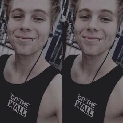 your daily drug of luke vines  †.  

( pls turn on notis and leave feedback ) thx