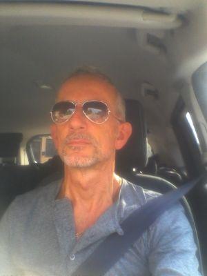 Libertà va cercando ch'è sì cara... liberale, tendenzialmente anarco-liberale. Poi leggo, scrivo, insegno