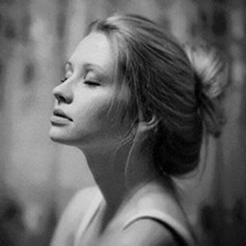 مغنية تستحق المتابعة و التشجيع Zineb chaouki http://t.co/LojXhO6UVN...