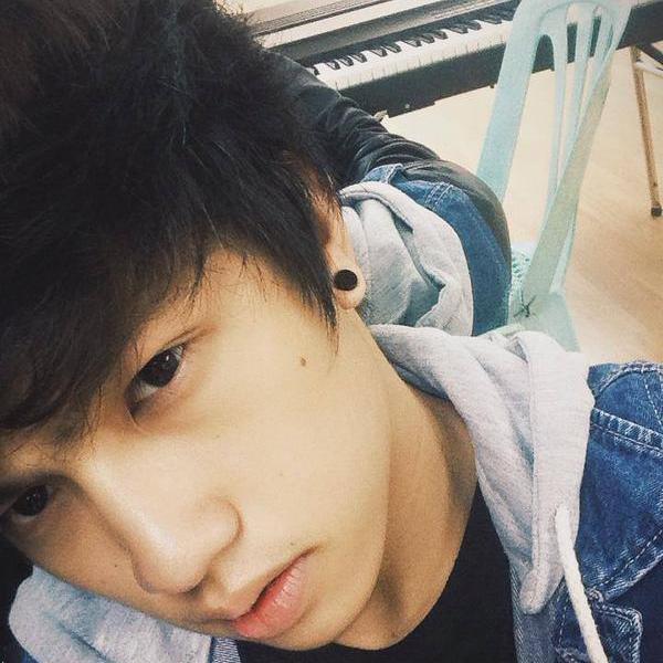 Single / 16 years old / Montessorian / May 6, 1997 / Dancer / member of Chicser / Followed by ‎@ranzkyle : 12.02.12 :)