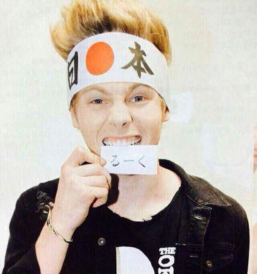 @Calum5SOS: @Luke5SOS ur gay