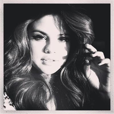 ♡21/02♡ selena follow me