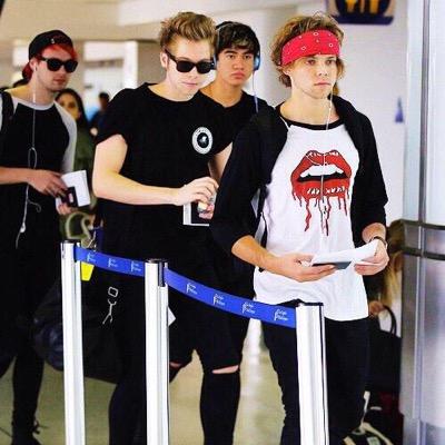 hi Hun, could you follow @lauraprinceee and @notmegangiles for me please it would mean a lot☺️