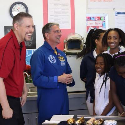 Host of @STEMin30, educational TV show from the Smithsonian’s National Air and Space Museum.