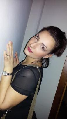 Make Up Artist specializzata in trucco Sposa e trucco Beauty.