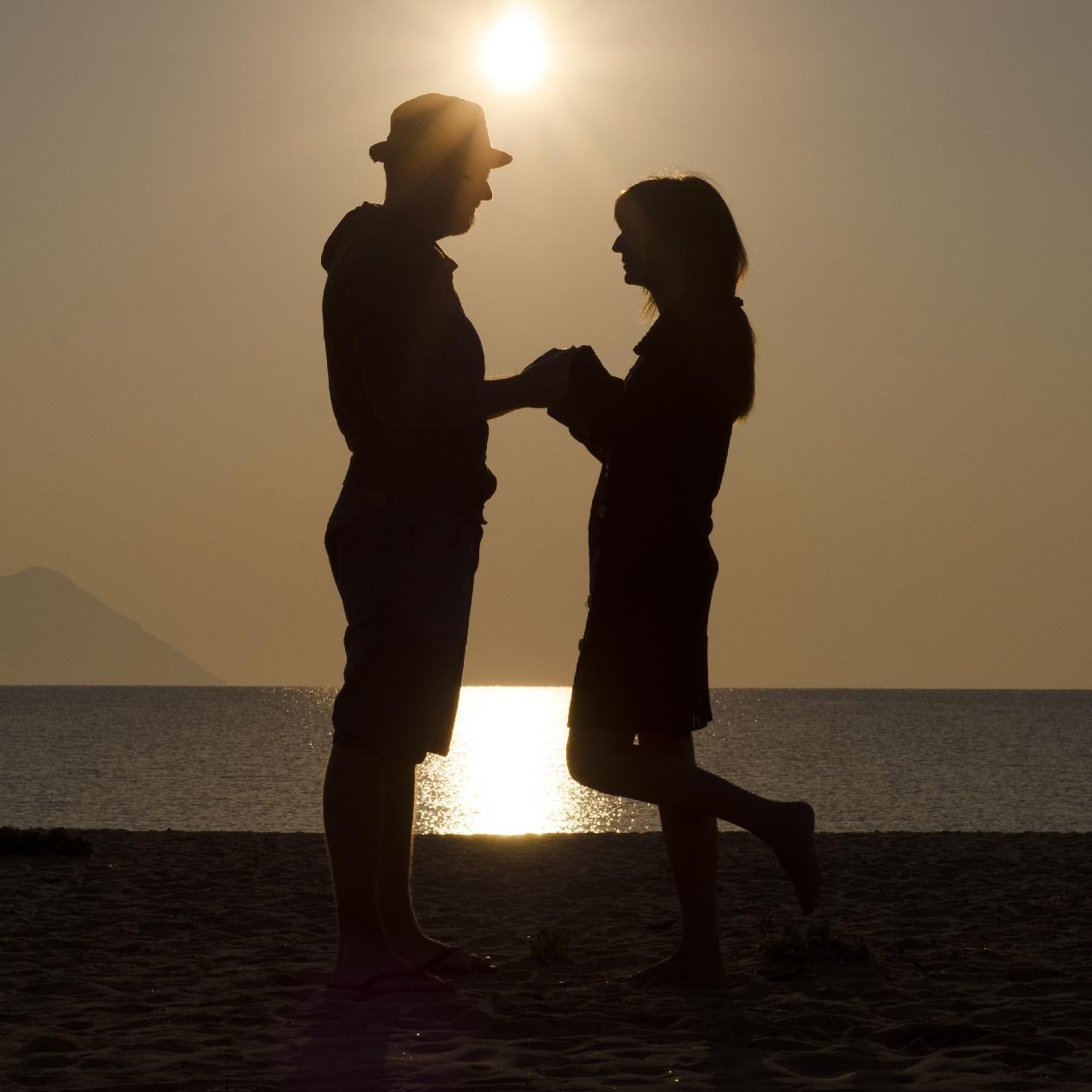 otonanio_renai's profile picture. あなたを幸せにしたいから。１４０文字のメッセージをあたなに伝えます。少しでも幸せになった人、恋したくなった人はリツイート＆フォローお願いします(*ω*)