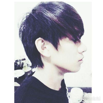 Royal Blue baby.Androgynous.Artist.Architect wanna be.Mahal ko yung kambal ko.Poreber yan!