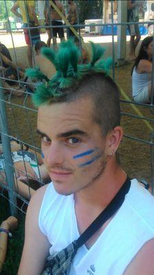 gonmart95's profile picture. Sudando alcohol en una biblioteca.