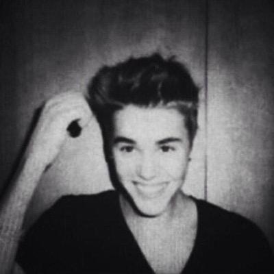 lockscreens from @relatabIejustin, RT/Fave the lockscreens you want, (follow me or i can't dm you) and i'll DM them to you. DM me if youwant to request any.