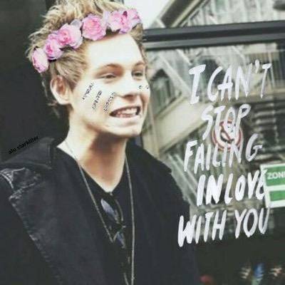 i just gave you a free follow ;) PLEASE GO FOLLOW @hungrymuke
