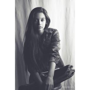 Ex-Bruja de Salem, actual Slytherin. 17. Neoyorkina sangre pura, obviamente. «This pair of wings worn and rusted, like a carnival ride in the rain.»