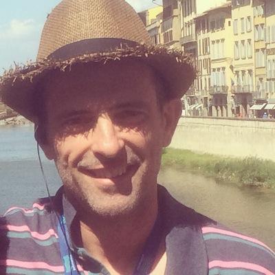 Historian and artist. Author of 'Dublin 1847'. Walking tours of medieval, Georgian and Victorian Dublin. Born bread and buttered in the 'fair city'!!!