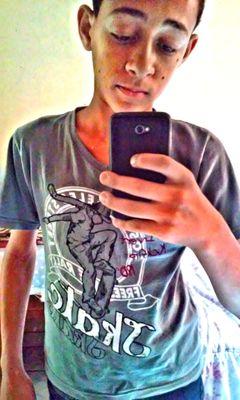 Teu sorriso brilha trás paz pro meu Dia a dia ..
