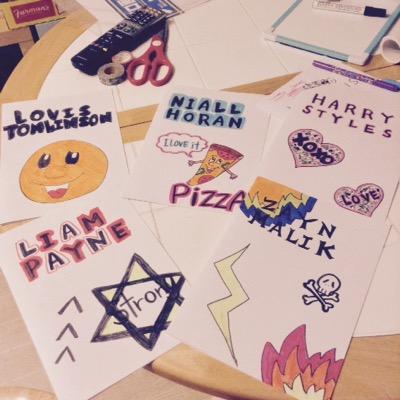 I love onedirection and high school musical !!!
One Direction and the 5 Seconds of summer! In addition, -I you have to go live!