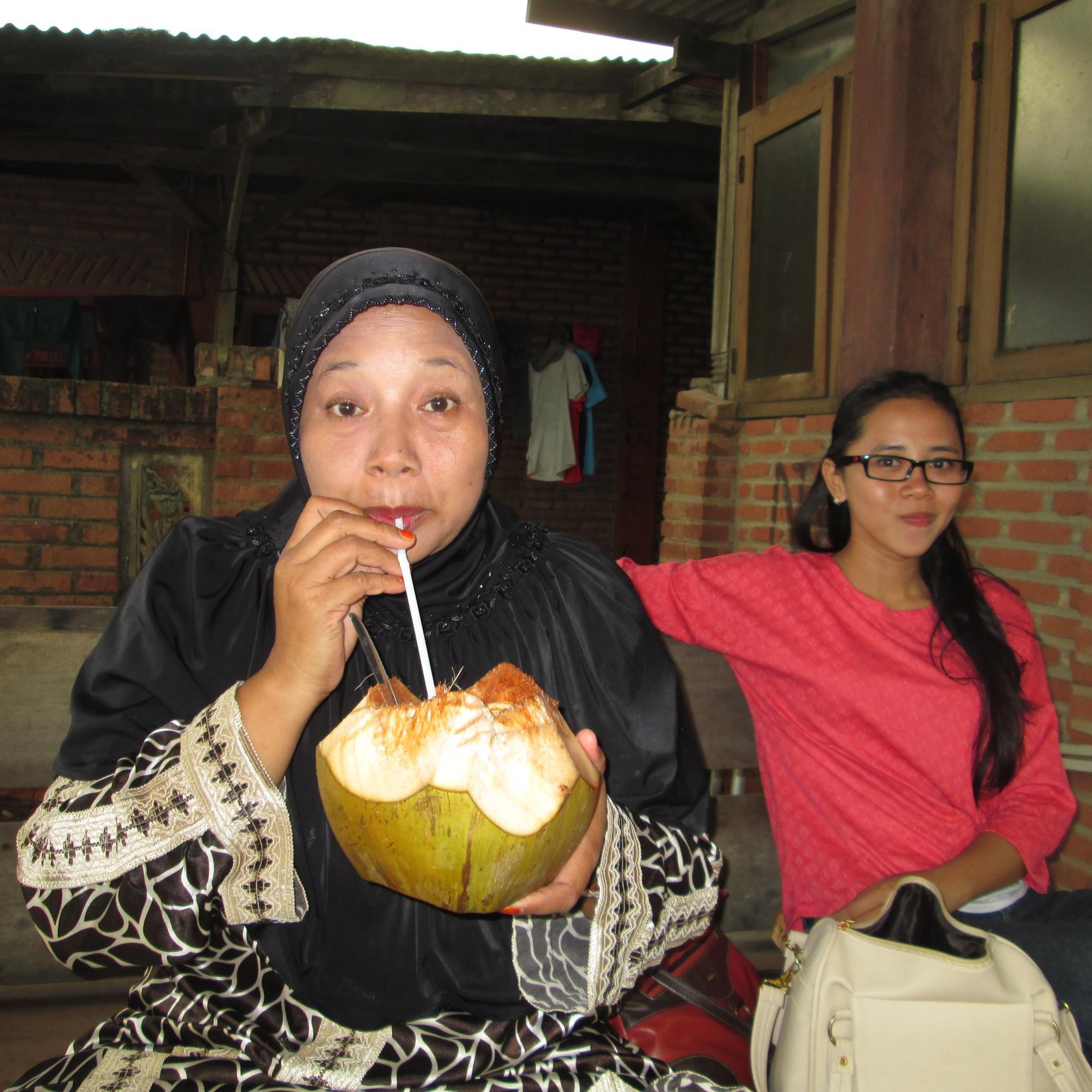 Senyuman merupakan hal kecil yang dapat membuat hidup ini menjadi lebih indah :)
