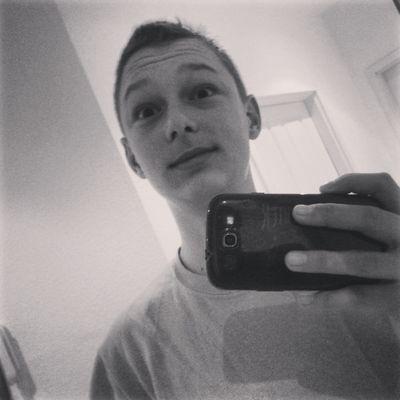 ErikUngefug's profile picture. Grufs ✌