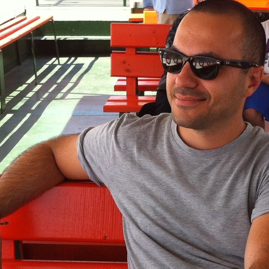 Publisher / Author.
Founder of IntroBooks (https://t.co/rmoaWXdFRF).