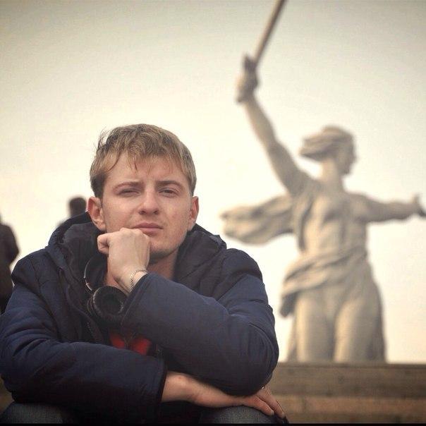 Типичный представитель мужской половины рода Homo Sapiens, сделаный на просторах города-героя Волгограда