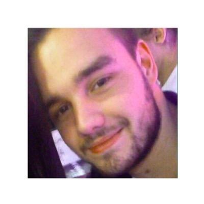 follow @teenietinyziam she loves you a lot and would really appreciate it