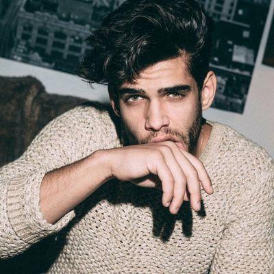 La vida es como mi barba: larga, dura, y si no te gusta, te jodes.