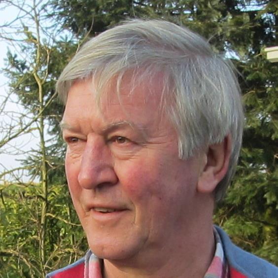 Gepensioneerd. 16 jaar wethouder. Getrouwd, 2 kinderen, 4 kleinkinderen. Sport, tennis, Feyenoord, muziek, Bruce the Boss, tuinieren en bestuur CMO