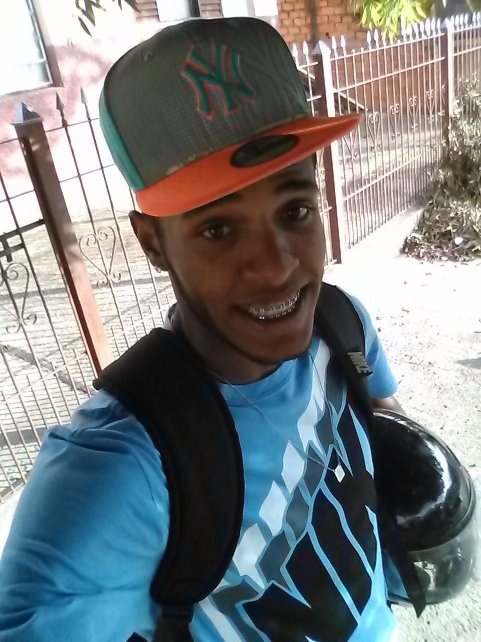  Quem me ver, me vê sorrindo. E vai ser sempre assim 